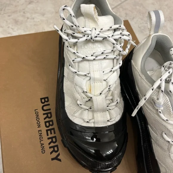 Burberry low top sneakers - Picture 4 of 11